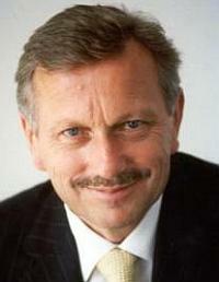 Dr. Joachim Schmidt е новият директор, отговарящ за продажби и маркетинг в Mercedes-Benz